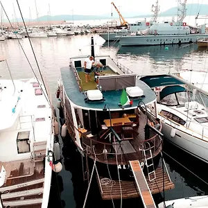  Couette-café Boat & Breakfast Alicudi